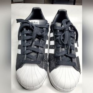 Addidas Superstar NWOT unisex size 5